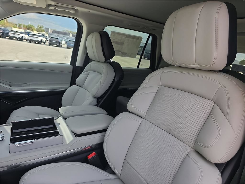 New 2026 Lincoln Navigator Reserve w/ Jet Appearance Package AWD/4WD image 15