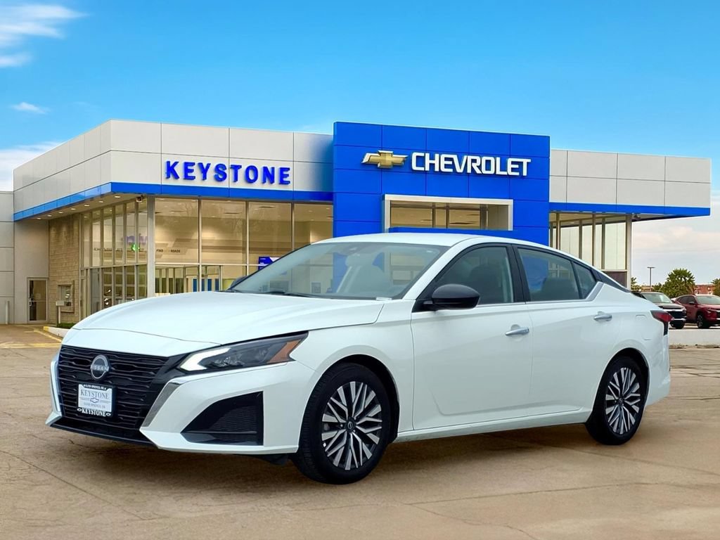 Used 2025 Nissan Altima 2.5 SV FWD image 3