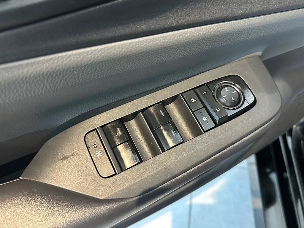 Certified 2025 Toyota Prius LE FWD image 14