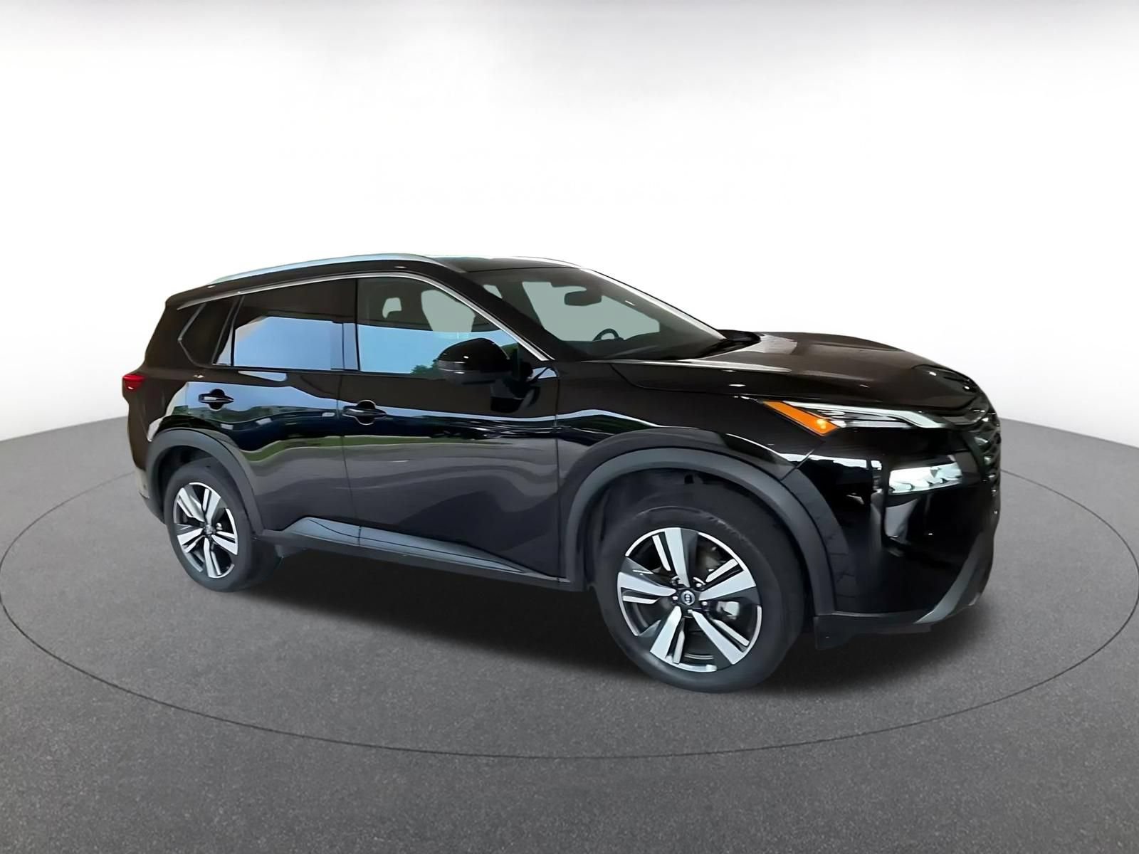 Used 2026 Nissan Rogue SL FWD image 2