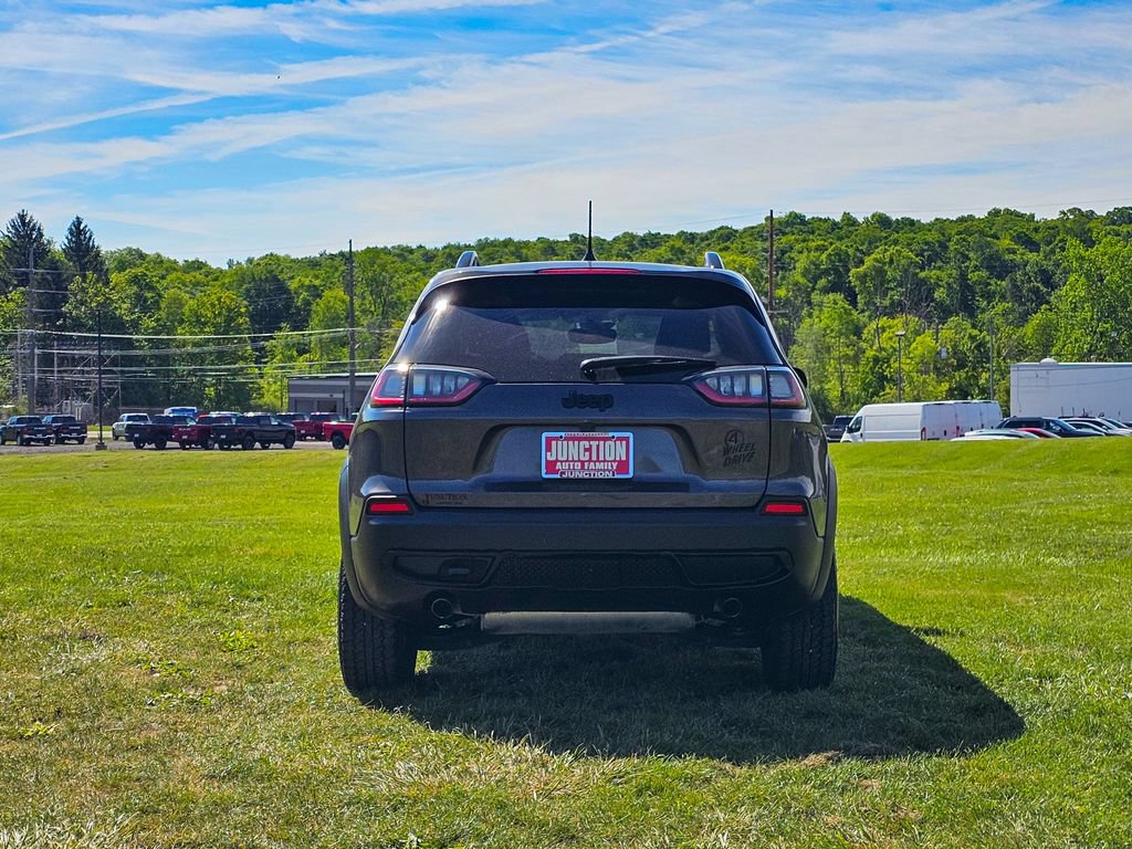 Certified 2022 Jeep Cherokee Latitude w/ Sun & Sound Group AWD/4WD image 4