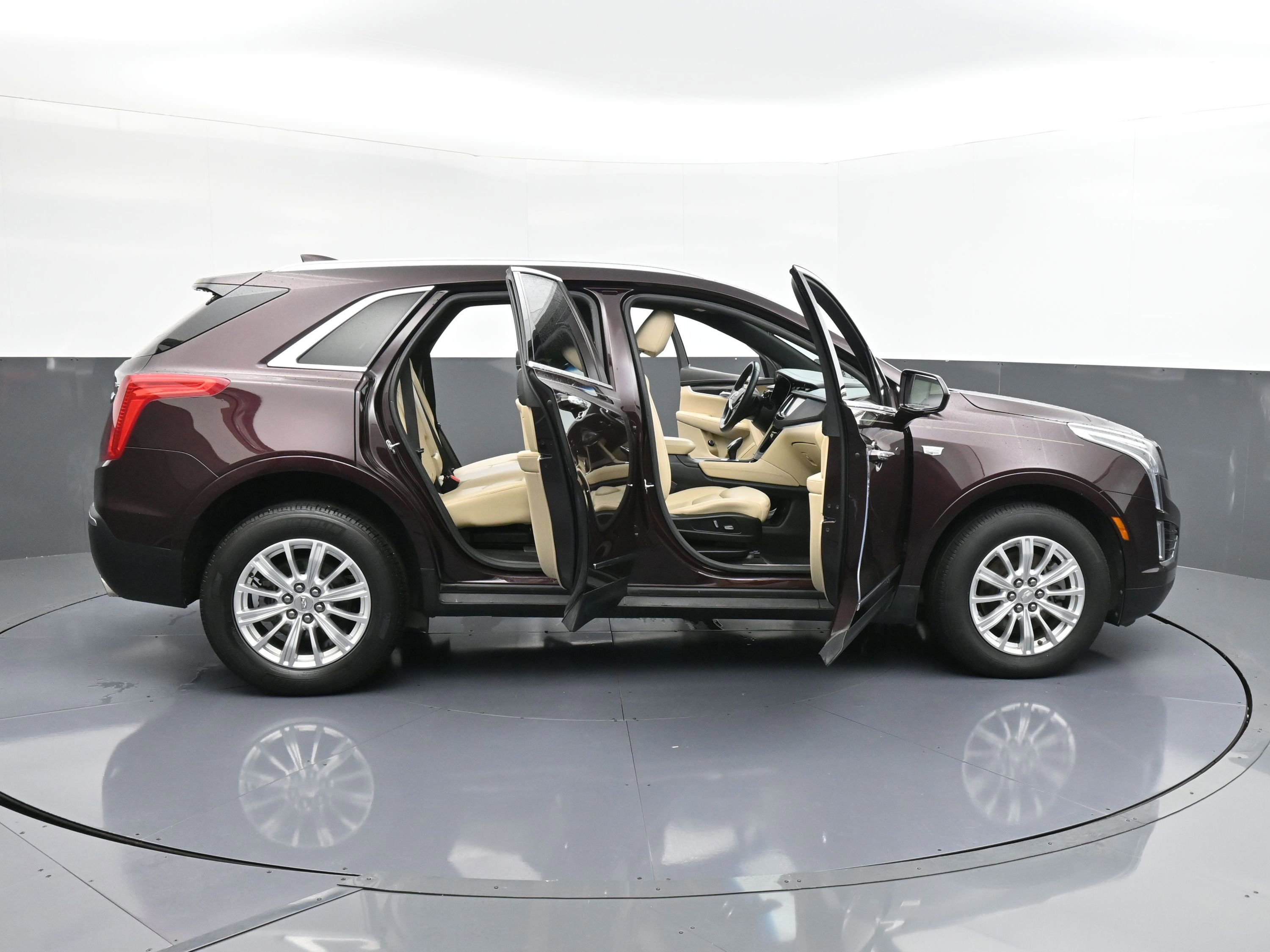 Used 2018 Cadillac XT5 FWD image 37