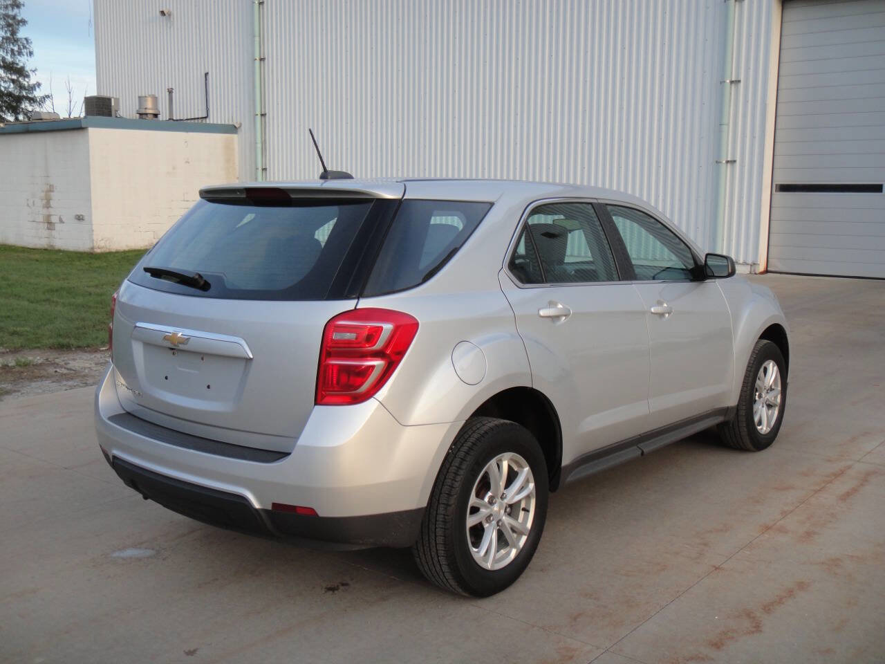 Used 2017 Chevrolet Equinox LS AWD/4WD image 7