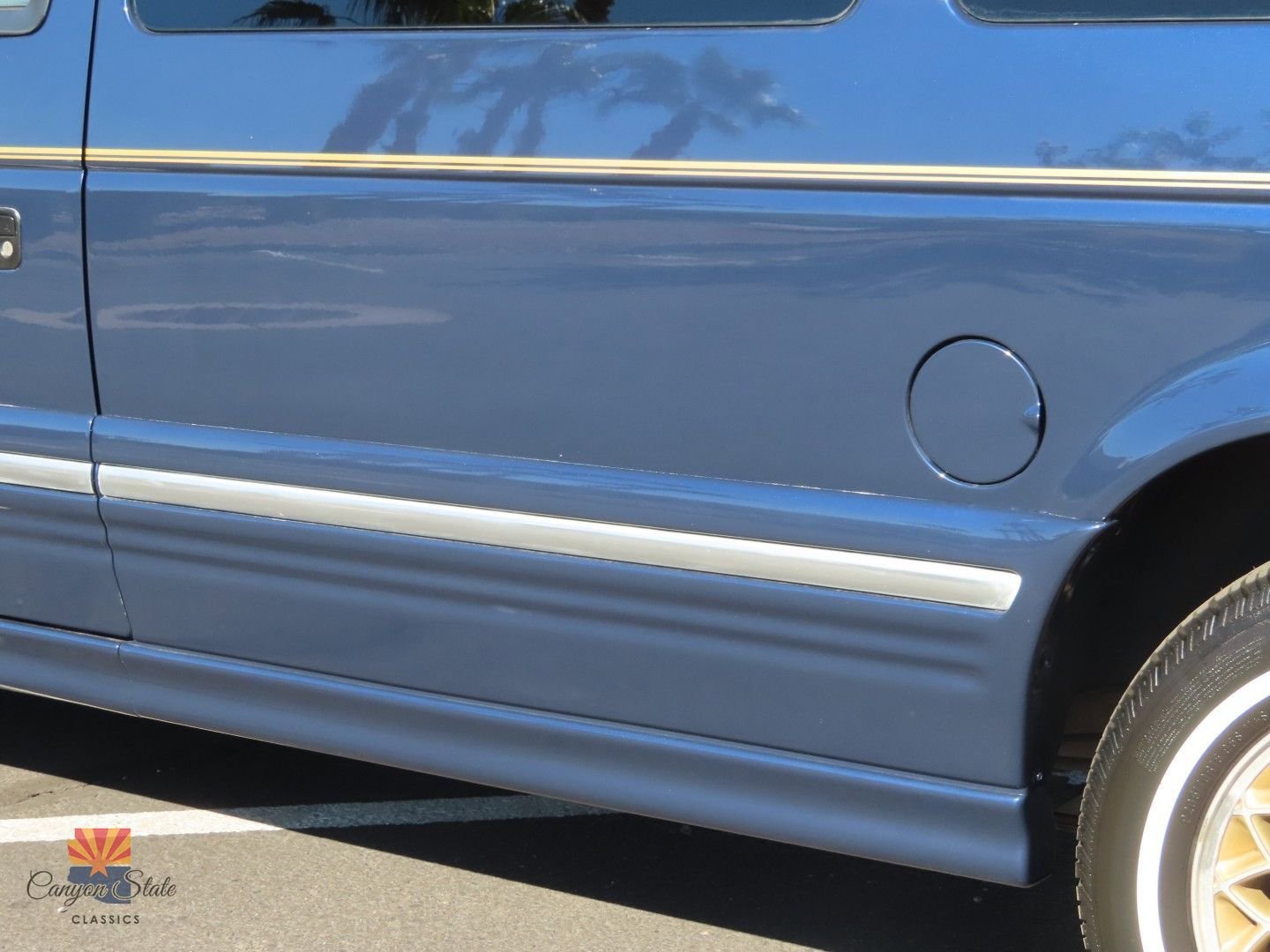 Used 1995 Chrysler Town & Country image 29