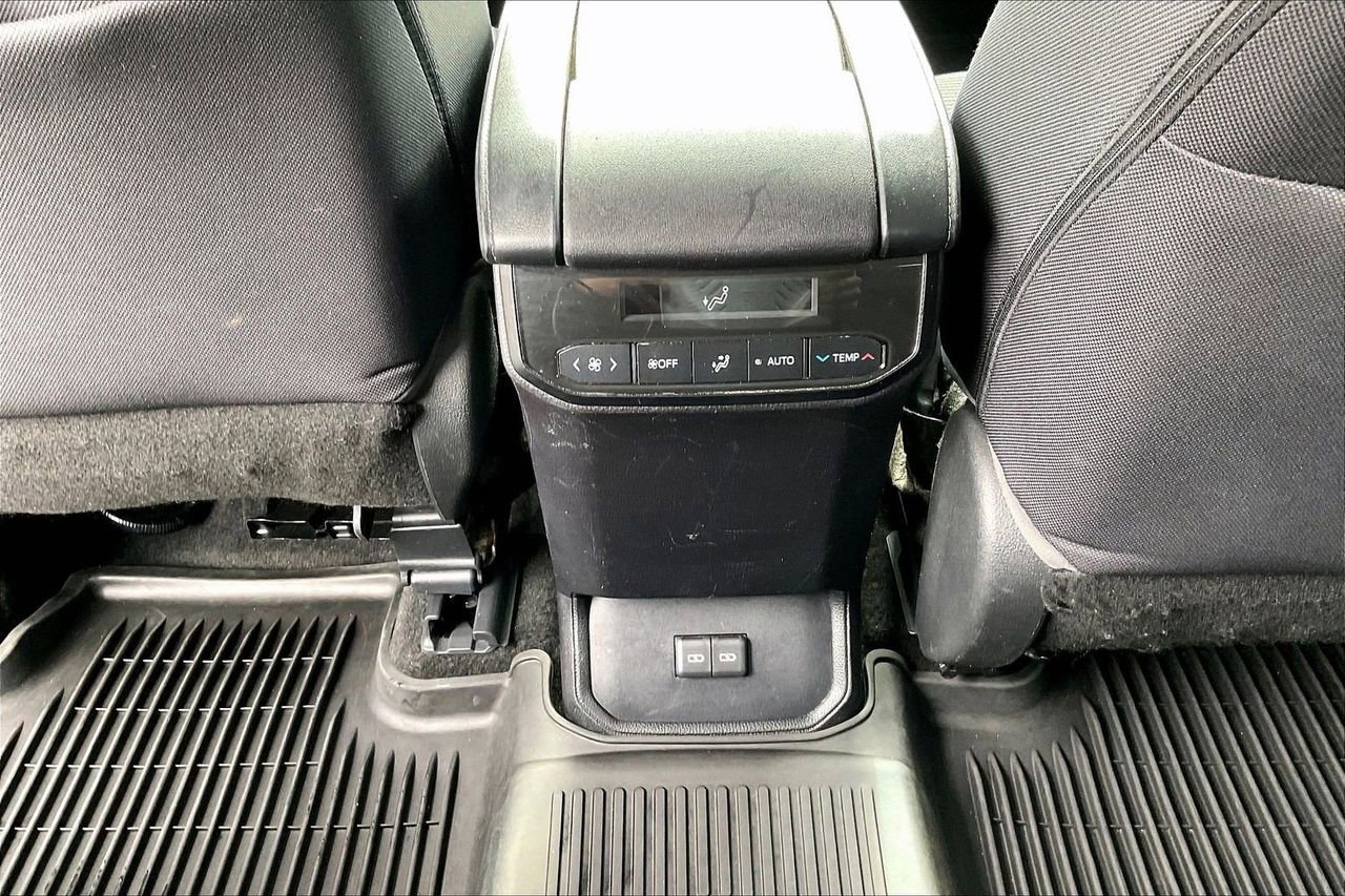 Used 2023 Toyota Highlander L image 15
