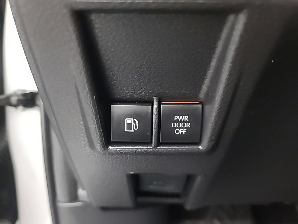 Used 2025 Toyota Sienna XLE FWD image 32