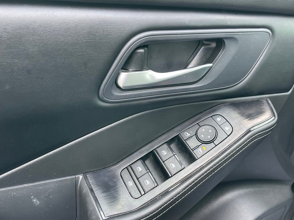 Used 2024 Nissan Rogue SV AWD/4WD image 11