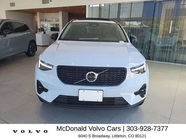 New 2026 Volvo XC40 B5 Plus w/ Climate Package AWD/4WD image 3