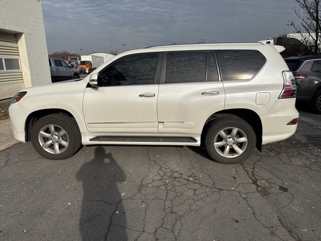 Used 2017 Lexus GX 460 image 9