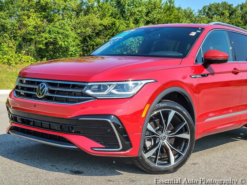 Used 2024 Volkswagen Tiguan SEL R-Line AWD/4WD image 2