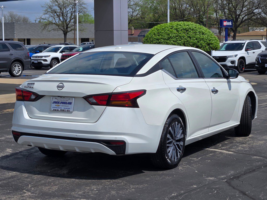 Used 2025 Nissan Altima 2.5 SV FWD image 11