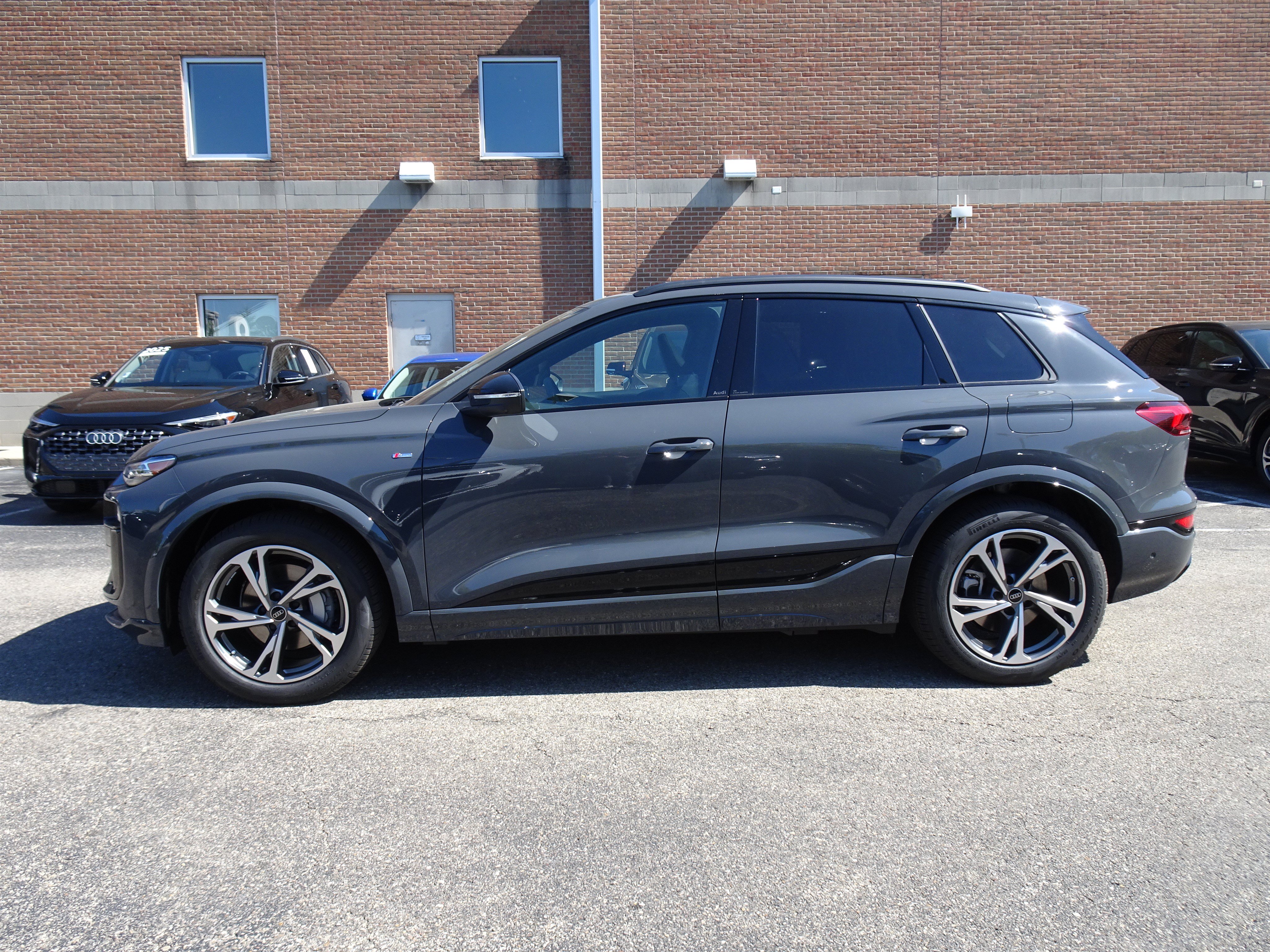 New 2027 Audi Q6 e-tron Premium Plus AWD/4WD image 2