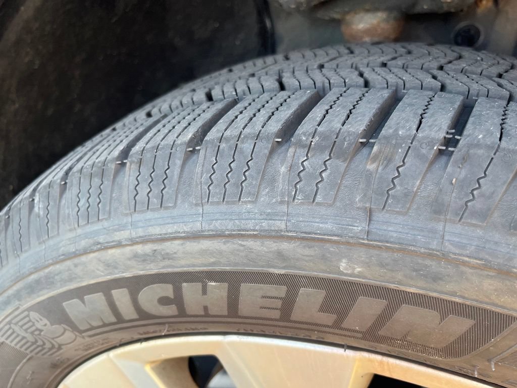 Used 2019 Toyota RAV4 XLE Premium FWD image 3