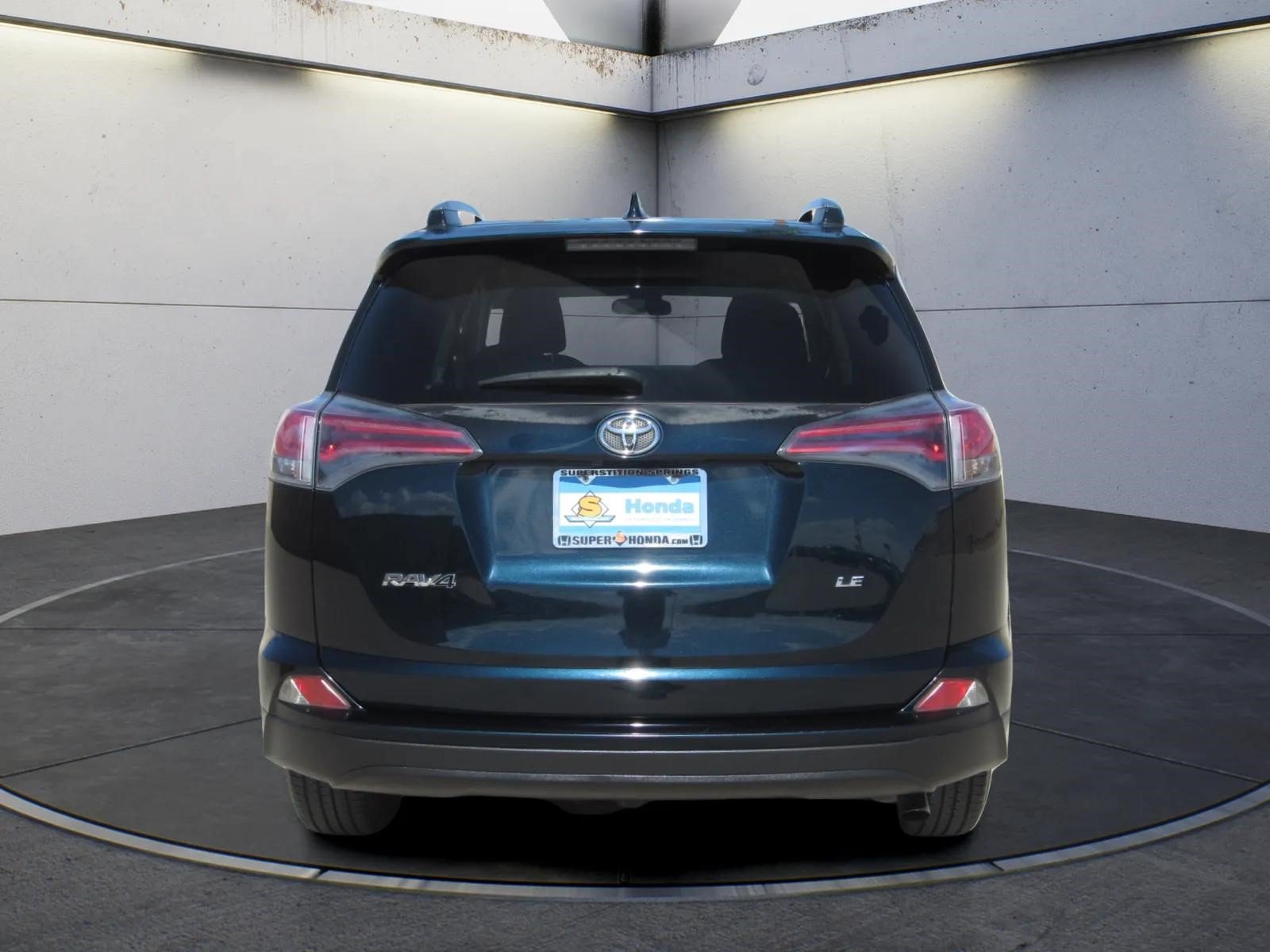 Used 2018 Toyota RAV4 LE FWD image 7