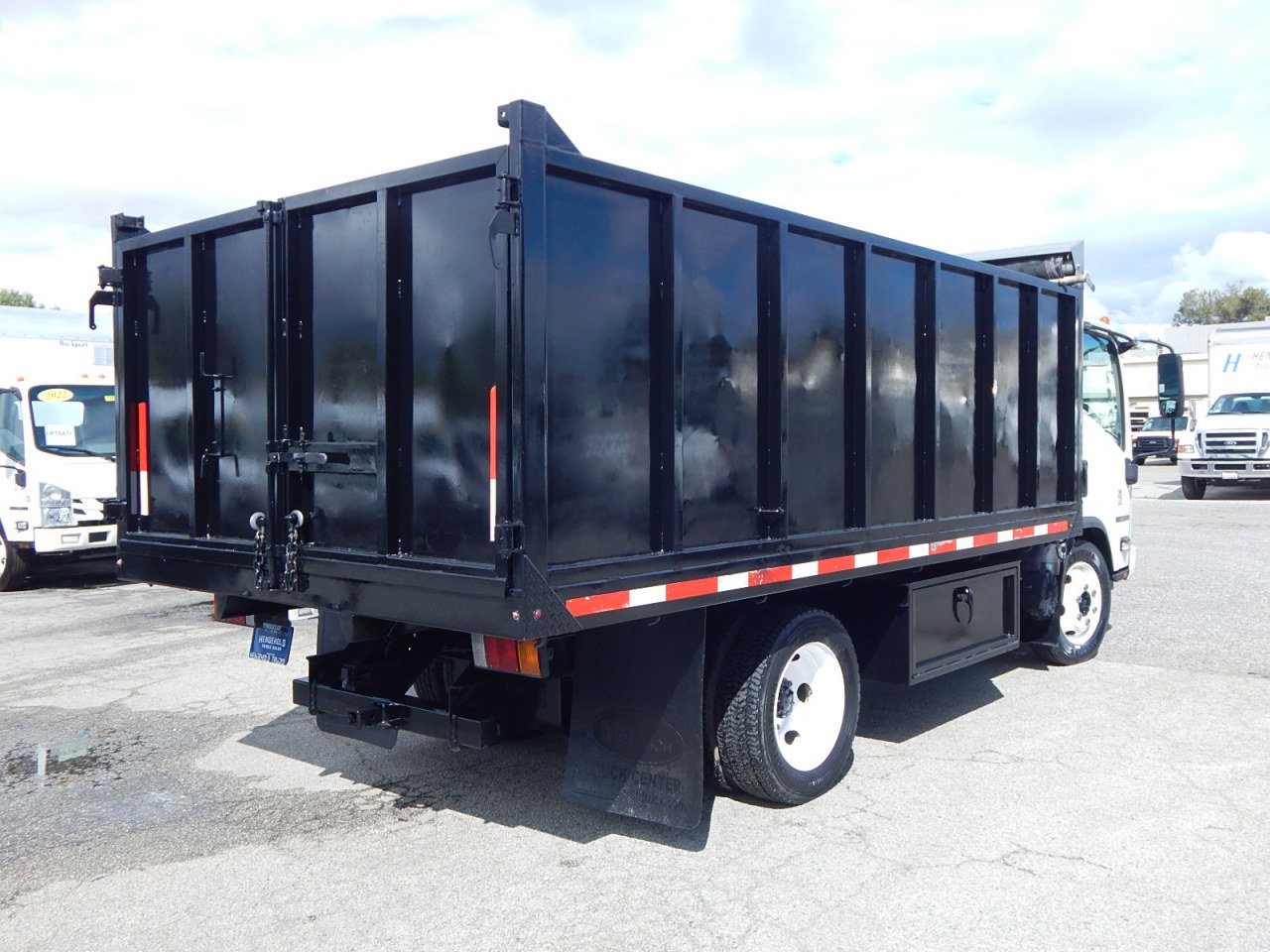 Used 2018 Isuzu NPR image 9