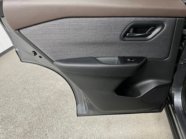 Used 2023 Nissan Rogue S image 36