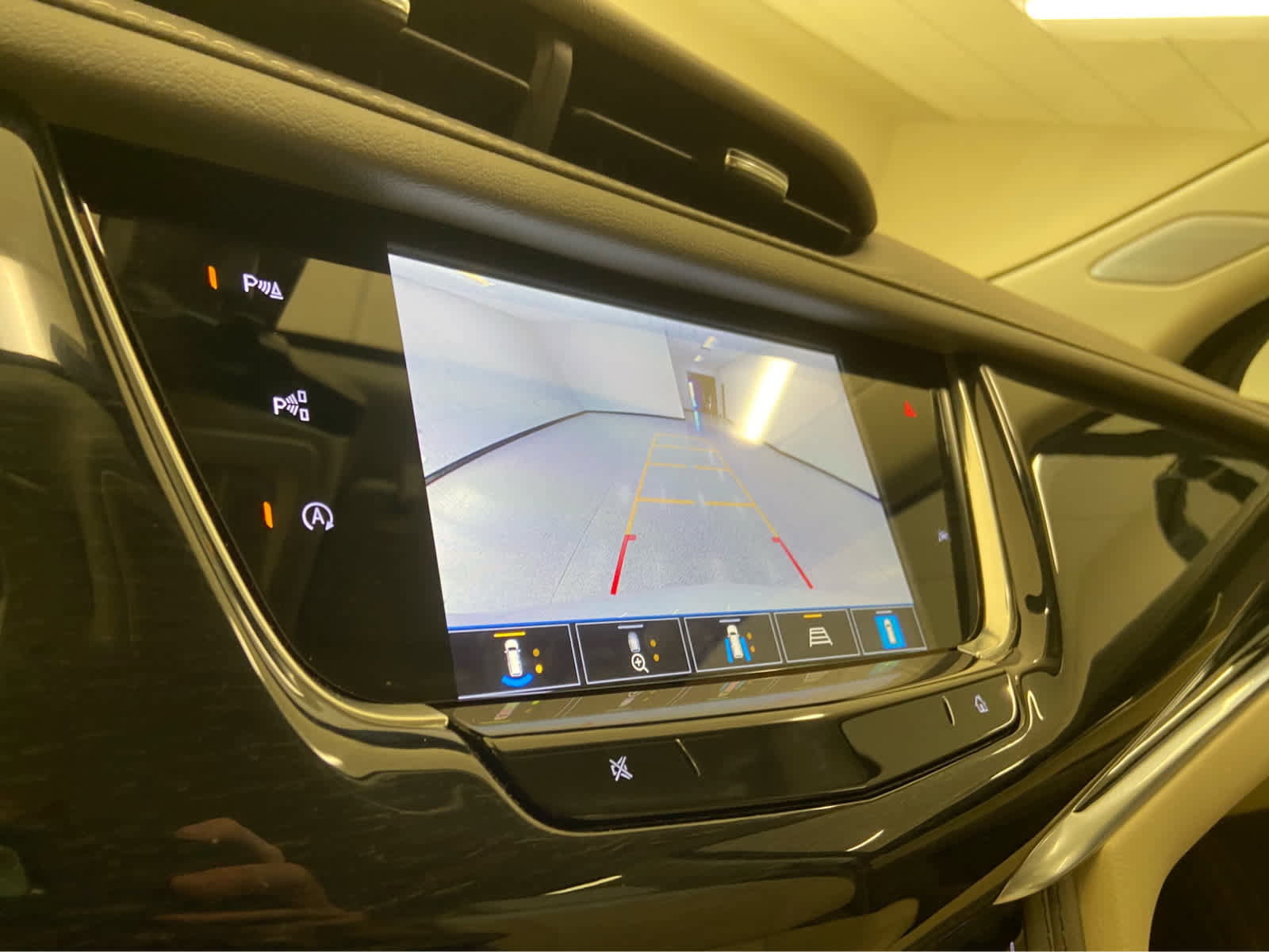 Used 2024 Cadillac XT6 Premium Luxury w/ Technology Package image 37