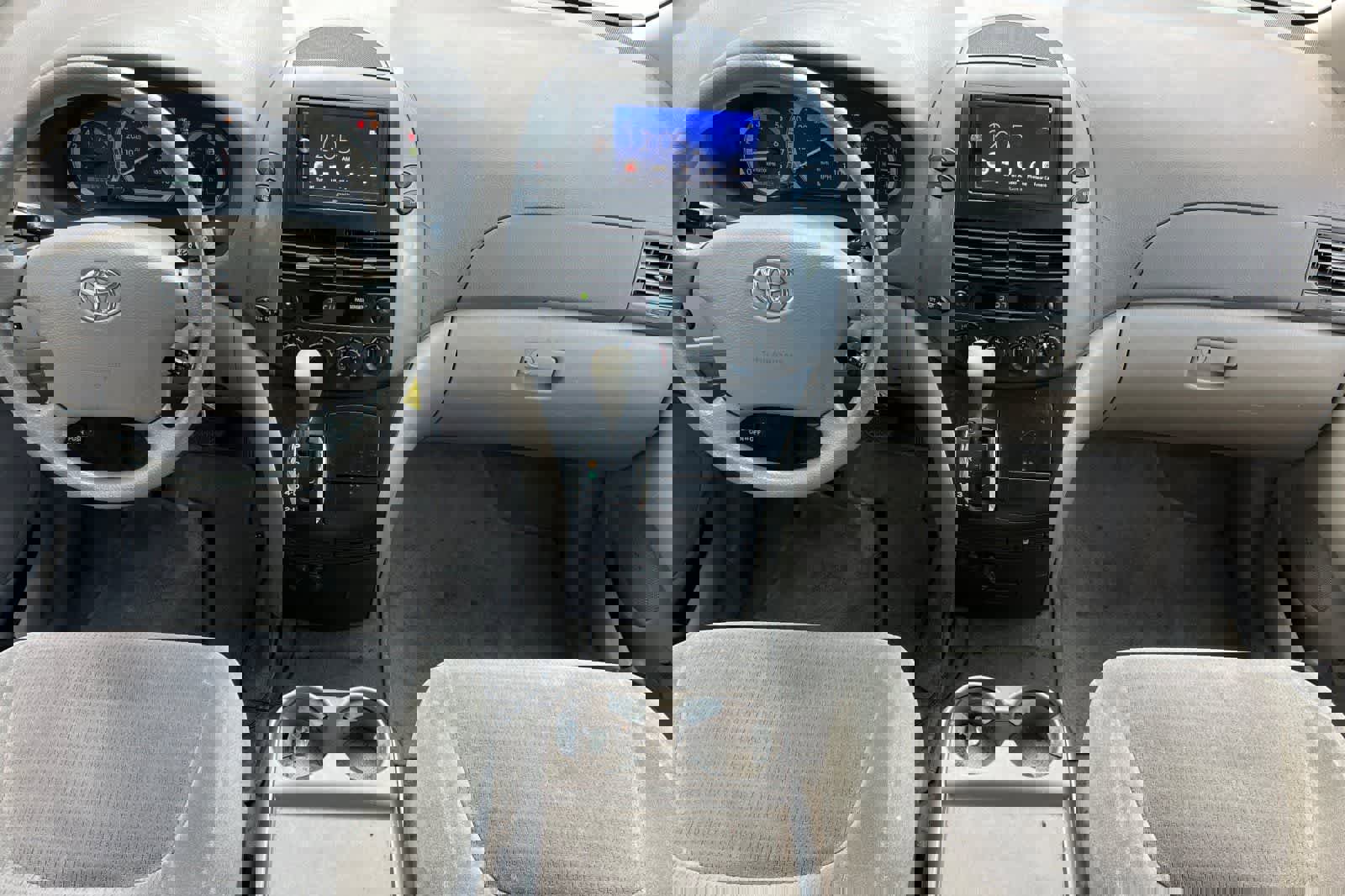 Used 2008 Toyota Sienna CE image 4