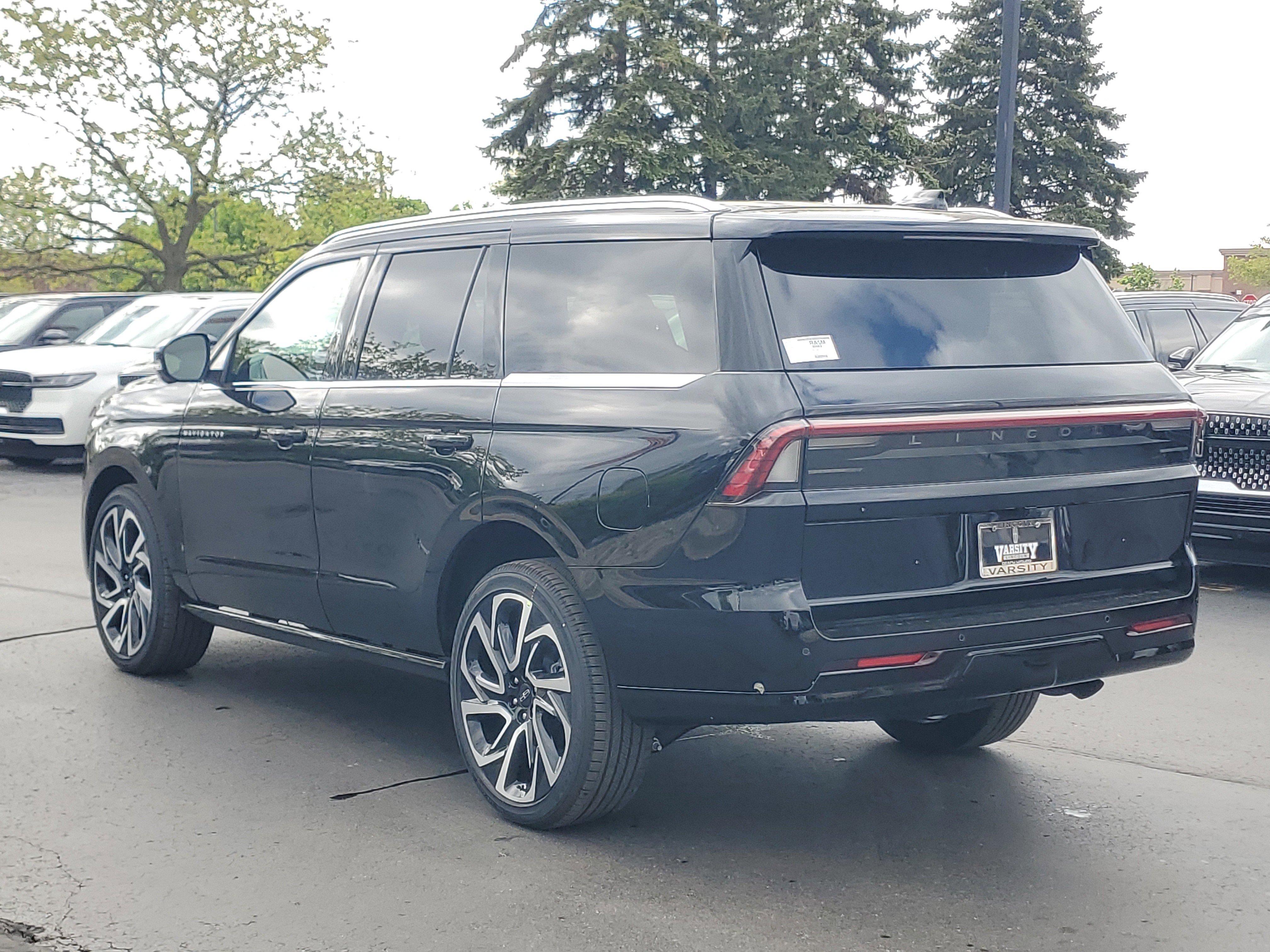 New 2026 Lincoln Navigator Black Label AWD/4WD image 3