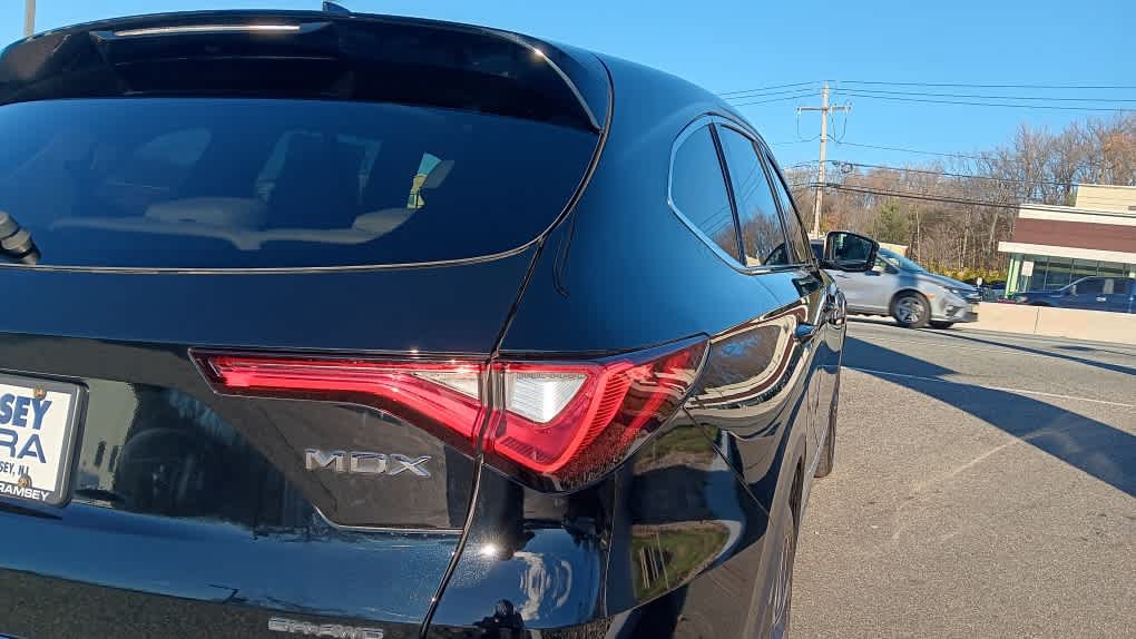 Used 2023 Acura MDX w/ Technology Package AWD/4WD image 5