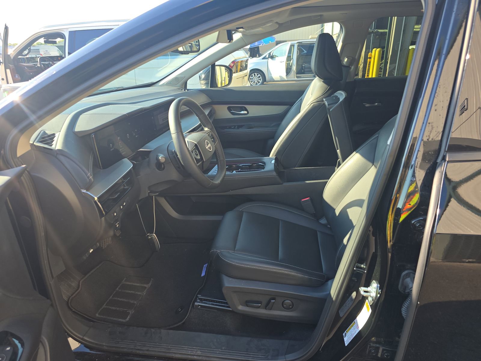 Used 2025 Nissan Murano SL AWD/4WD image 11