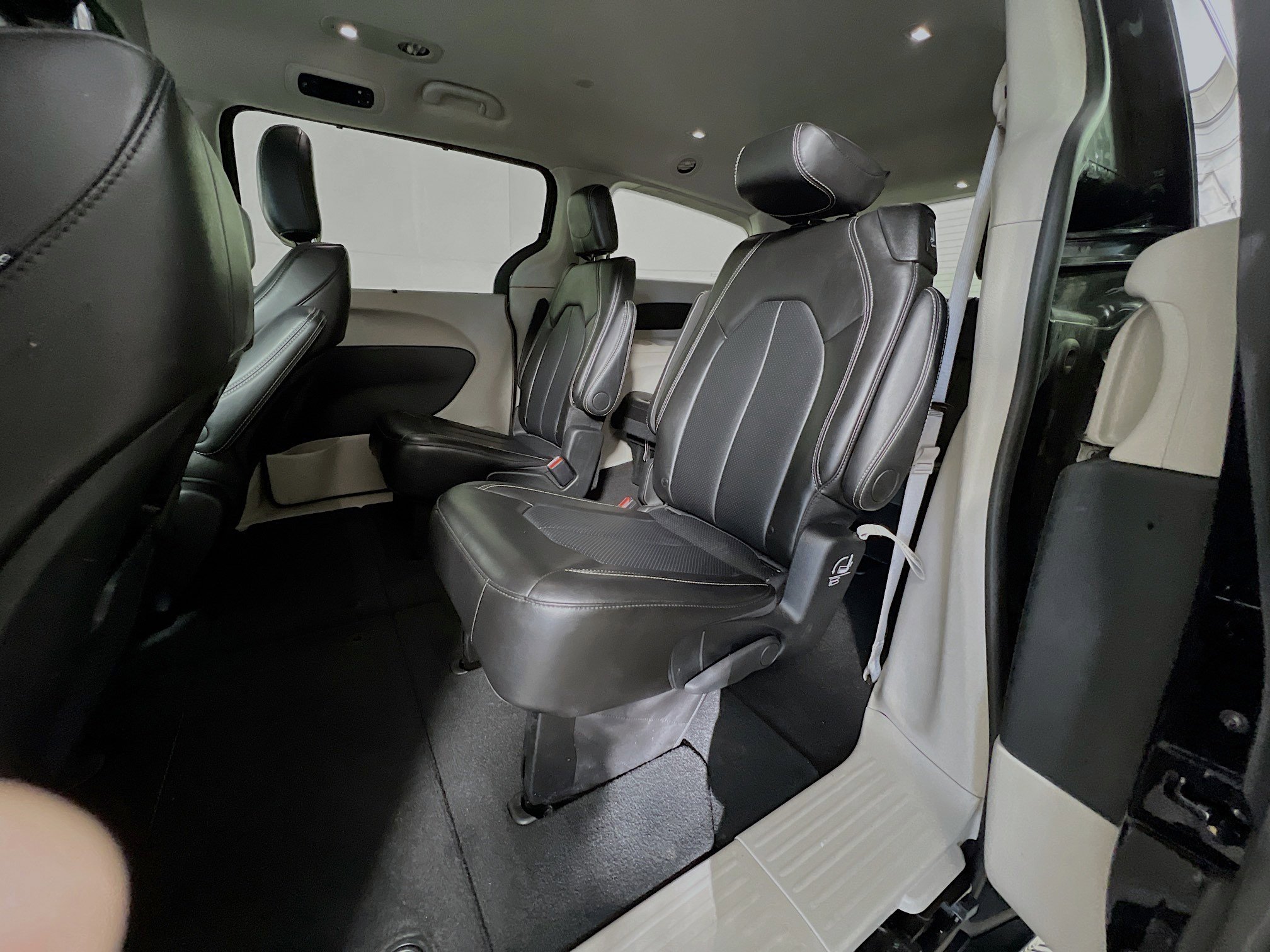 Used 2024 Chrysler Pacifica Touring-L image 29
