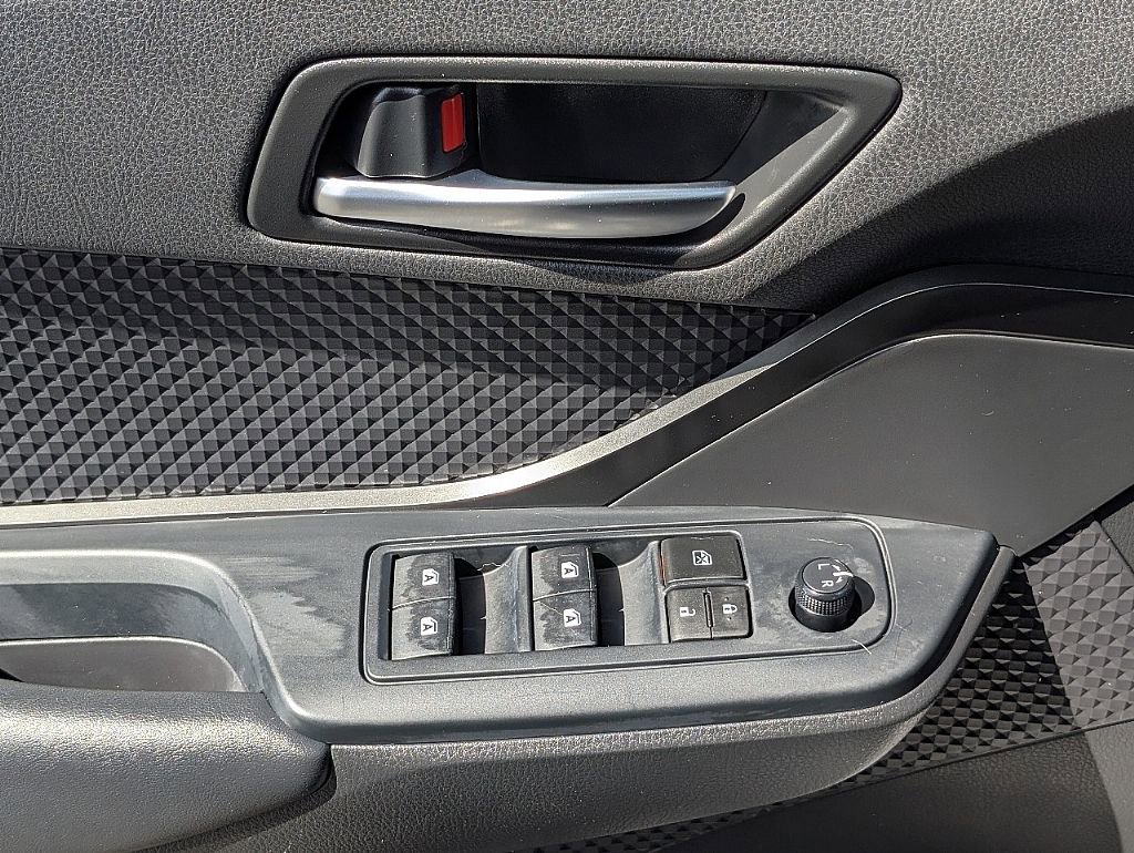 Used 2019 Toyota C-HR LE image 29