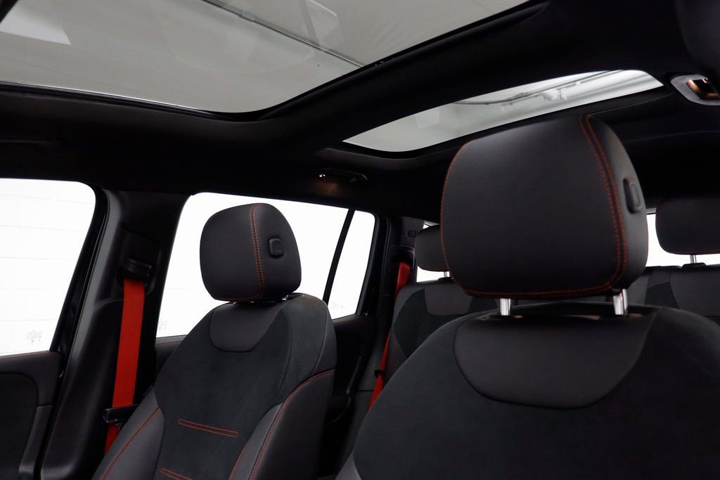 Used 2025 Mercedes-Benz GLB 35 AMG 4MATIC image 13