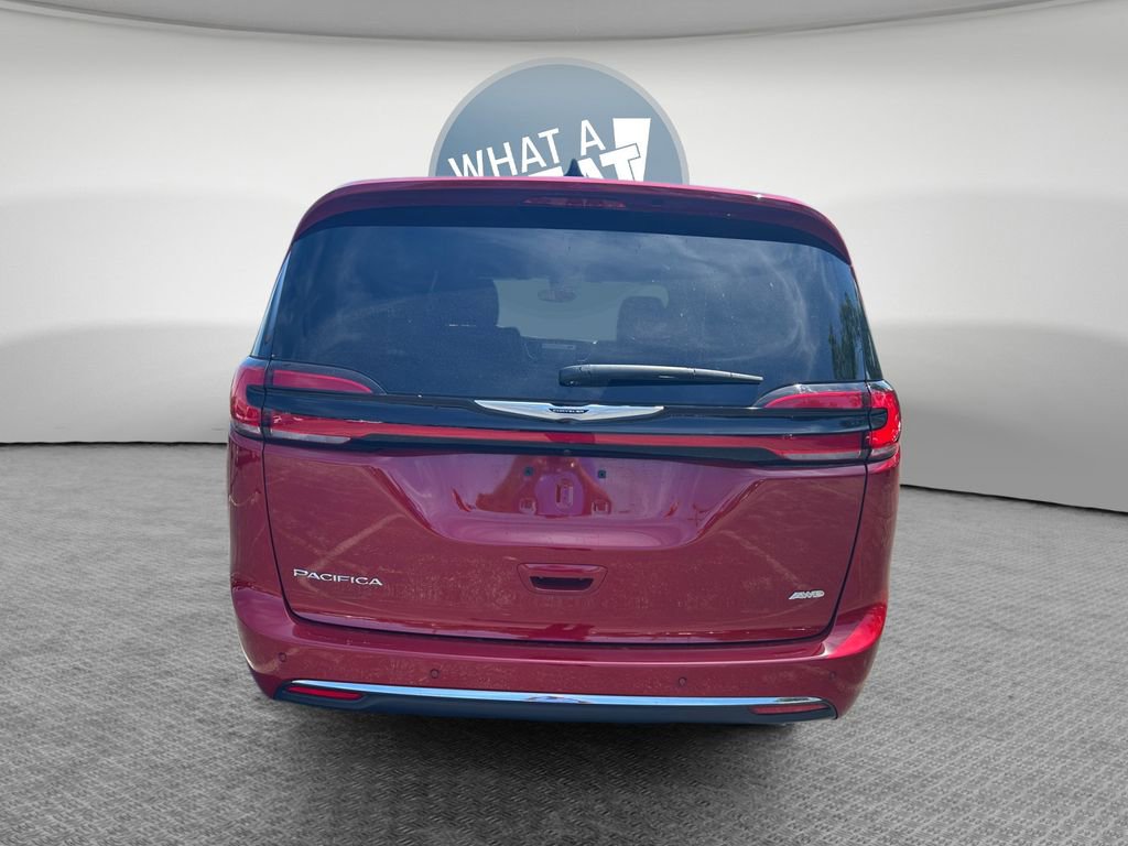 Used 2025 Chrysler Pacifica Select AWD/4WD image 5
