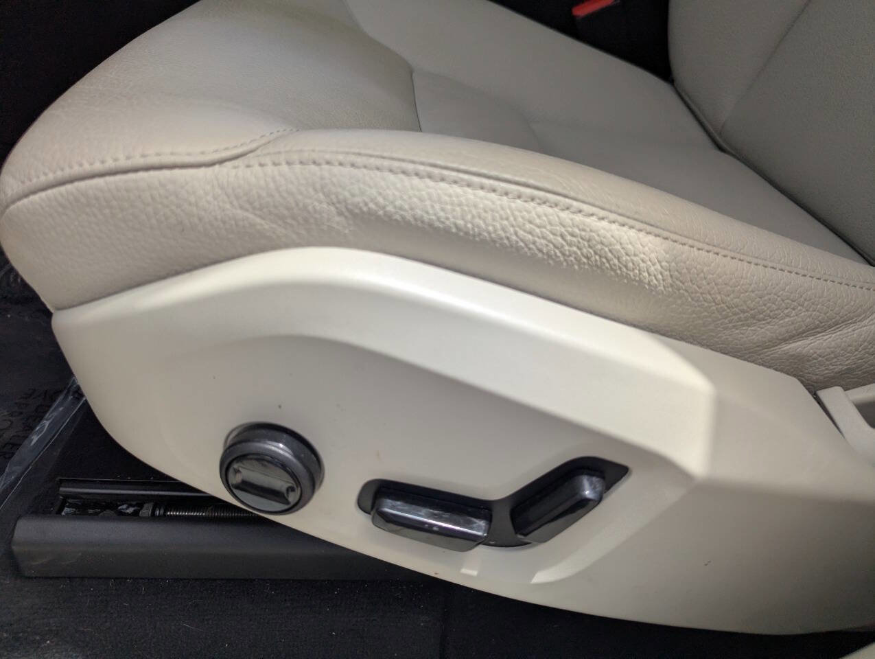 Used 2022 Volvo XC60 B5 Momentum FWD image 26