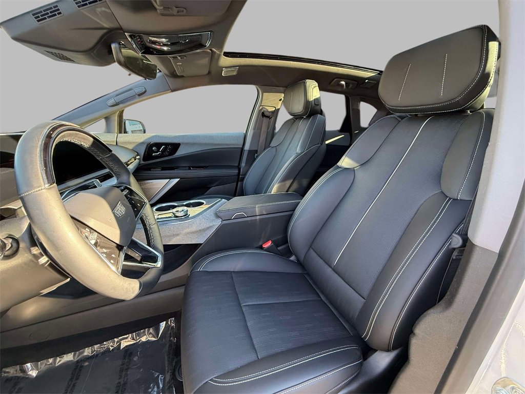 Used 2025 Cadillac Optiq Luxury 2 w/ LPO, Floor Liner Package image 2
