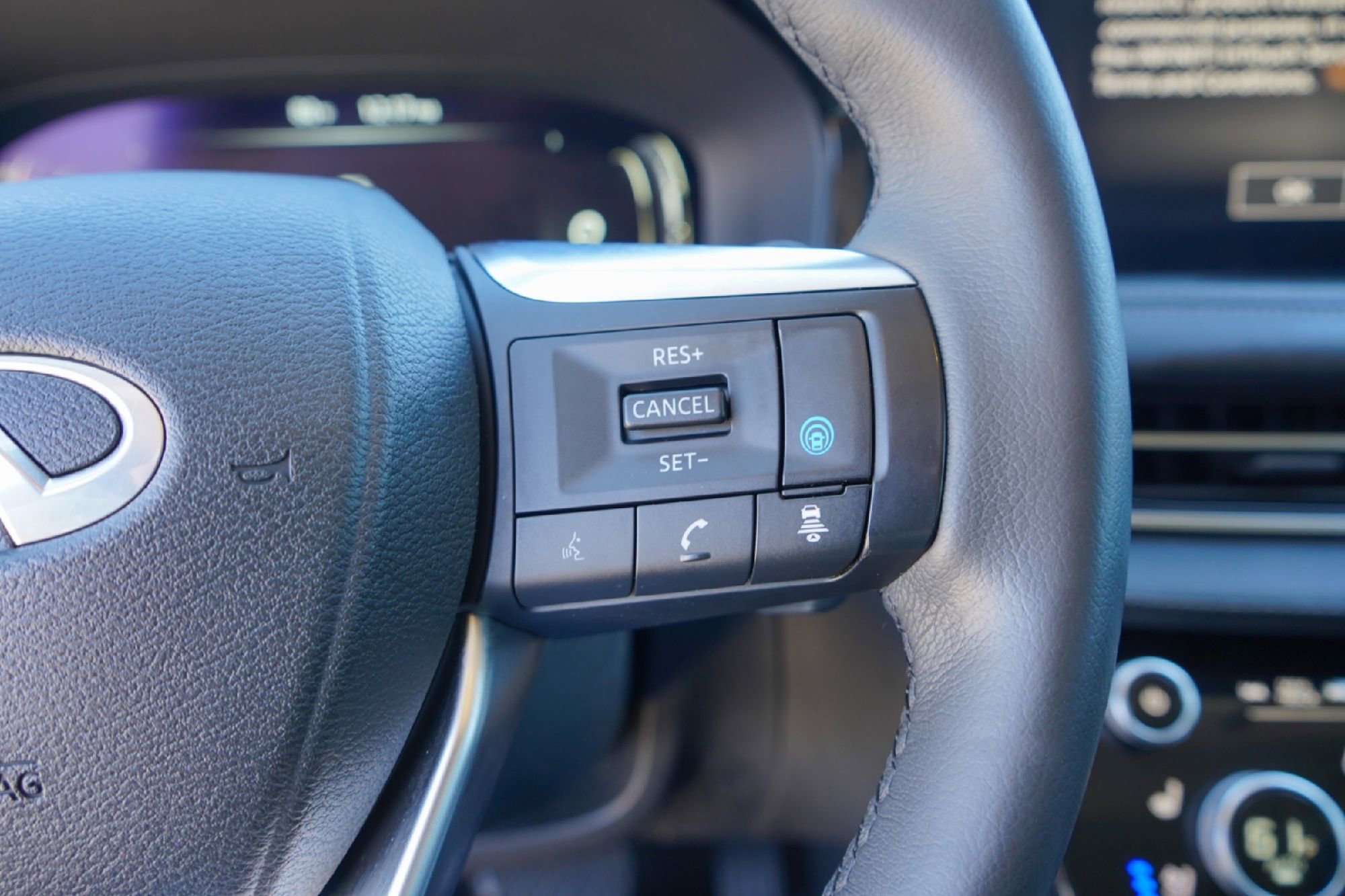 Certified 2023 INFINITI QX60 Luxe w/ Cargo Package image 11