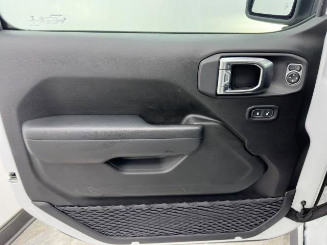 Used 2023 Jeep Wrangler Unlimited Rubicon 4xe image 40