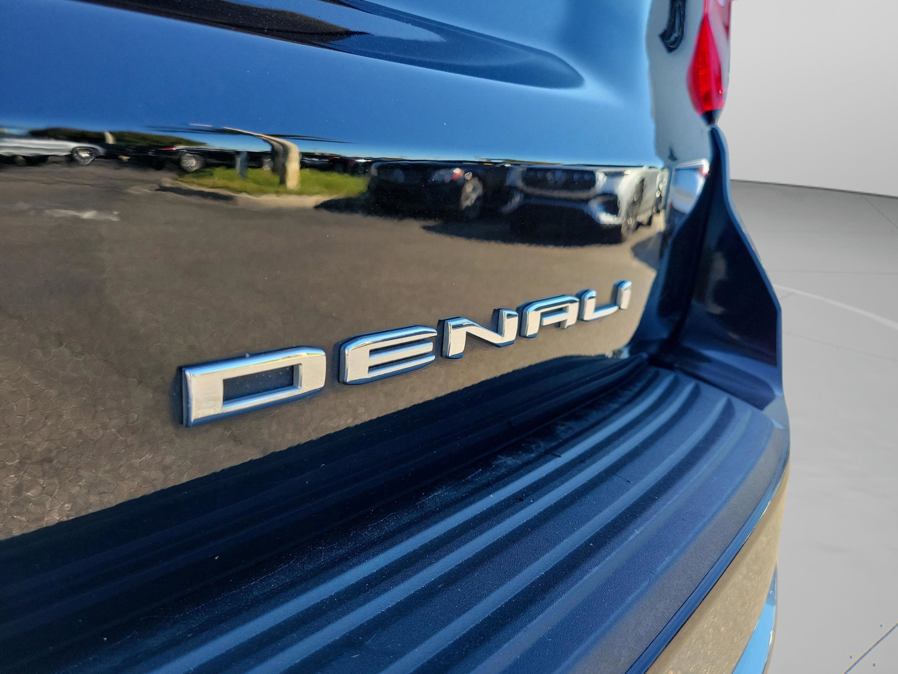 Used 2021 GMC Yukon Denali w/ Denali Premium Package image 36