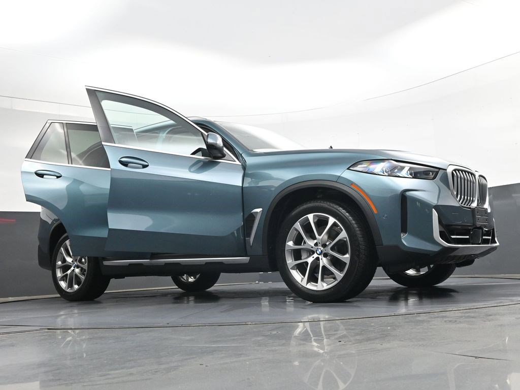Used 2025 BMW X5 xDrive40i AWD/4WD image 43