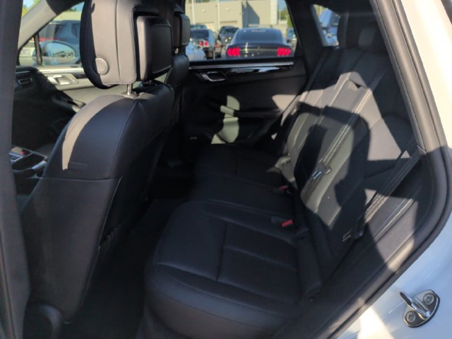 Used 2022 Porsche Macan S AWD/4WD image 26