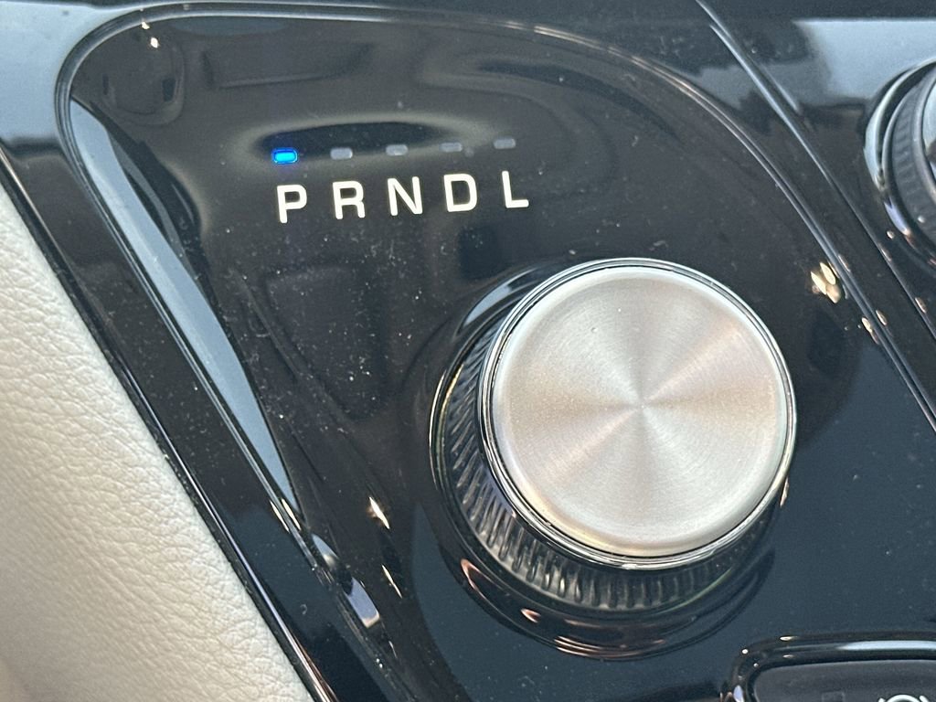 Used 2023 Chrysler Pacifica Touring-L FWD image 29