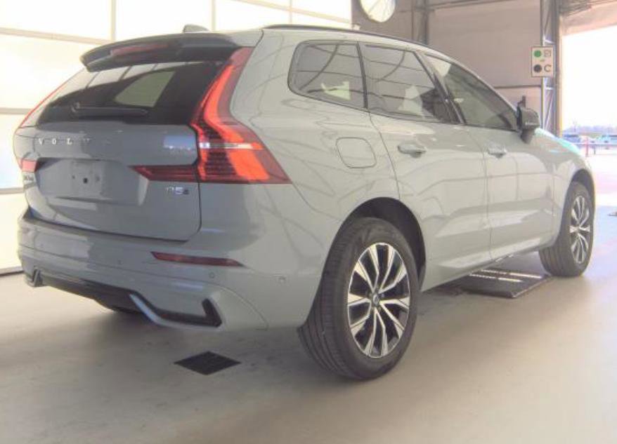 Used 2025 Volvo XC60 B5 Plus AWD/4WD image 3