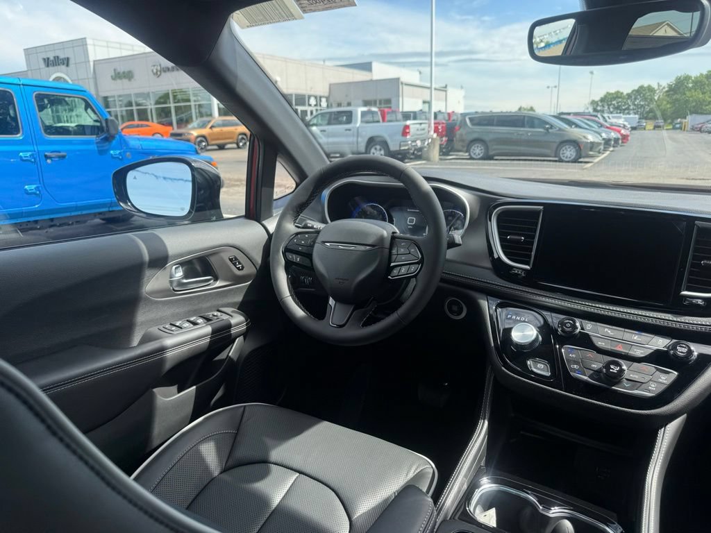 New 2027 Chrysler Pacifica Limited AWD/4WD image 62