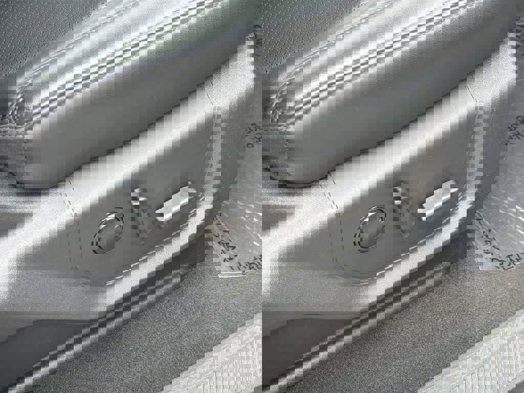 Used 2024 Ford Expedition Max XLT image 34