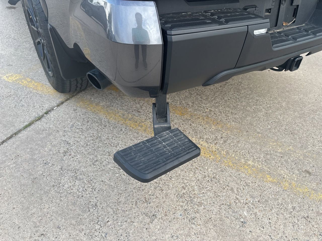 Used 2025 Toyota Tundra SR5 w/ SR5 Premium Package image 9