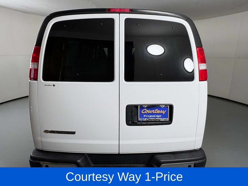 Used 2024 Chevrolet Express 3500 LT w/ LT Preferred Equipment Group RWD image 9