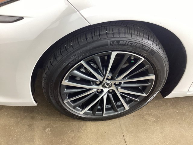 Used 2024 Lexus ES 350 w/ Premium Package FWD image 29