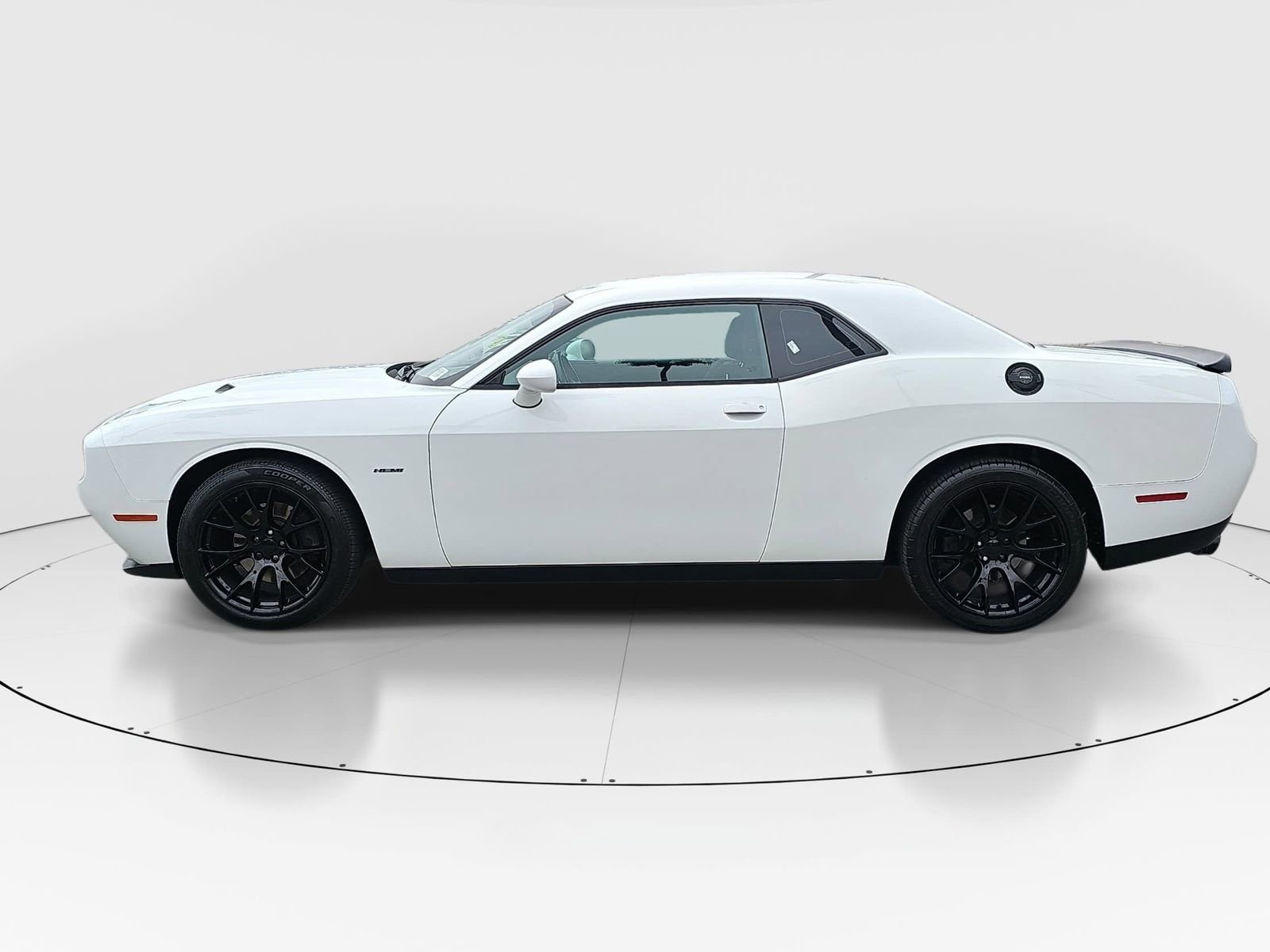 Used 2017 Dodge Challenger R/T RWD image 8