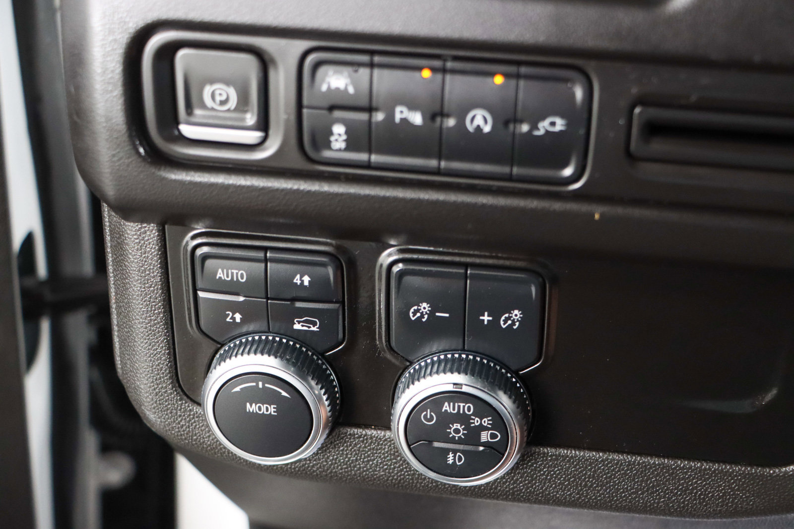 Used 2022 GMC Yukon XL SLE image 22