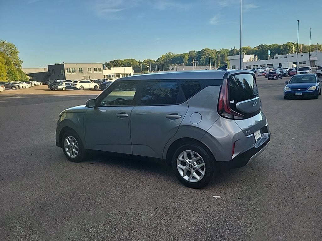 Used 2025 Kia Soul LX w/ LX Technology Package FWD image 19