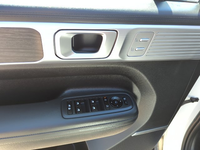 Used 2025 Hyundai Santa Fe Limited AWD/4WD image 17