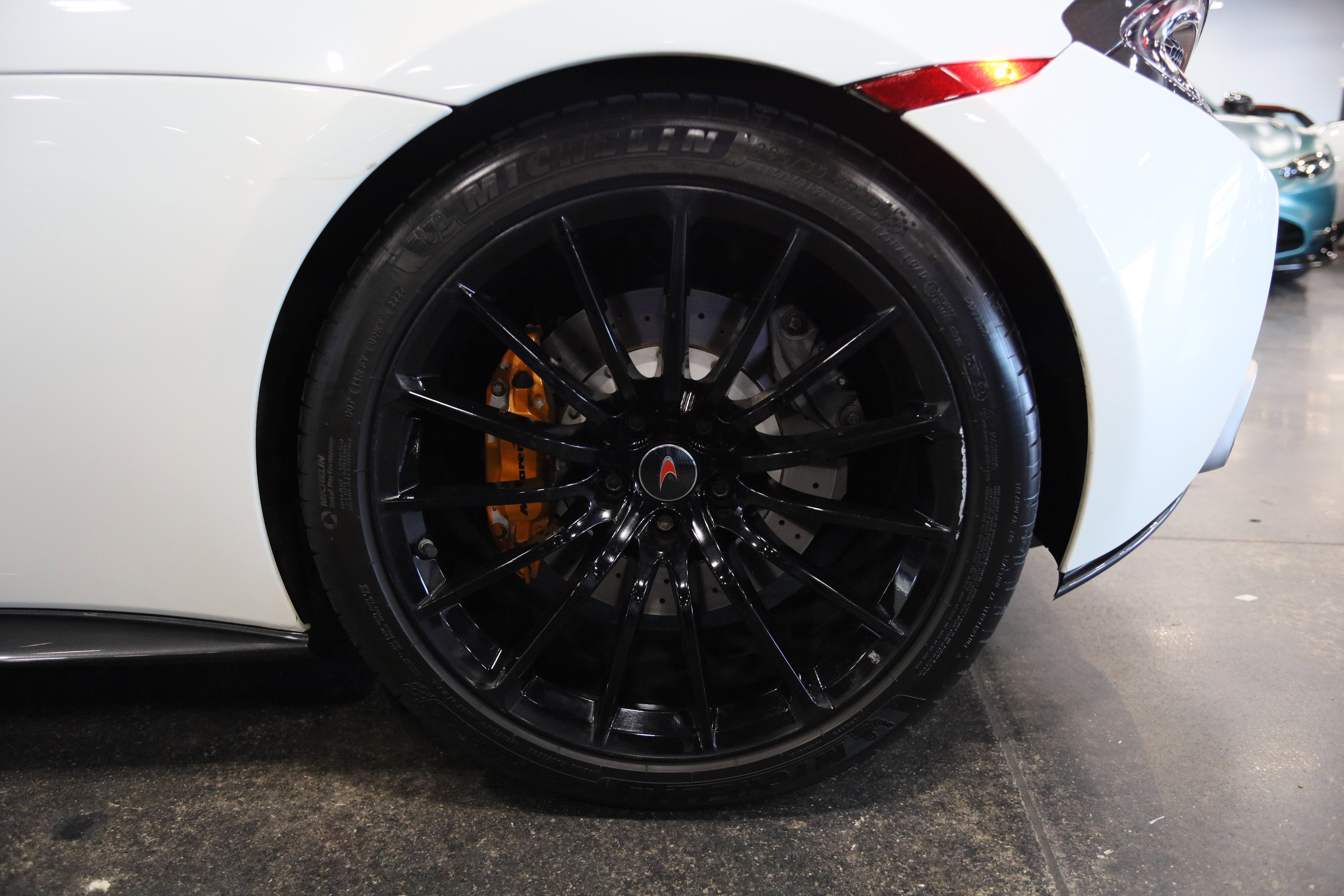 Used 2017 McLaren 570S RWD image 12