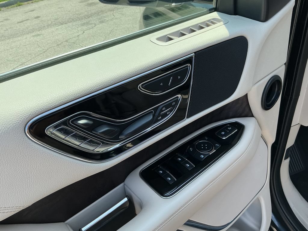 Used 2021 Lincoln Navigator L Reserve AWD/4WD image 37