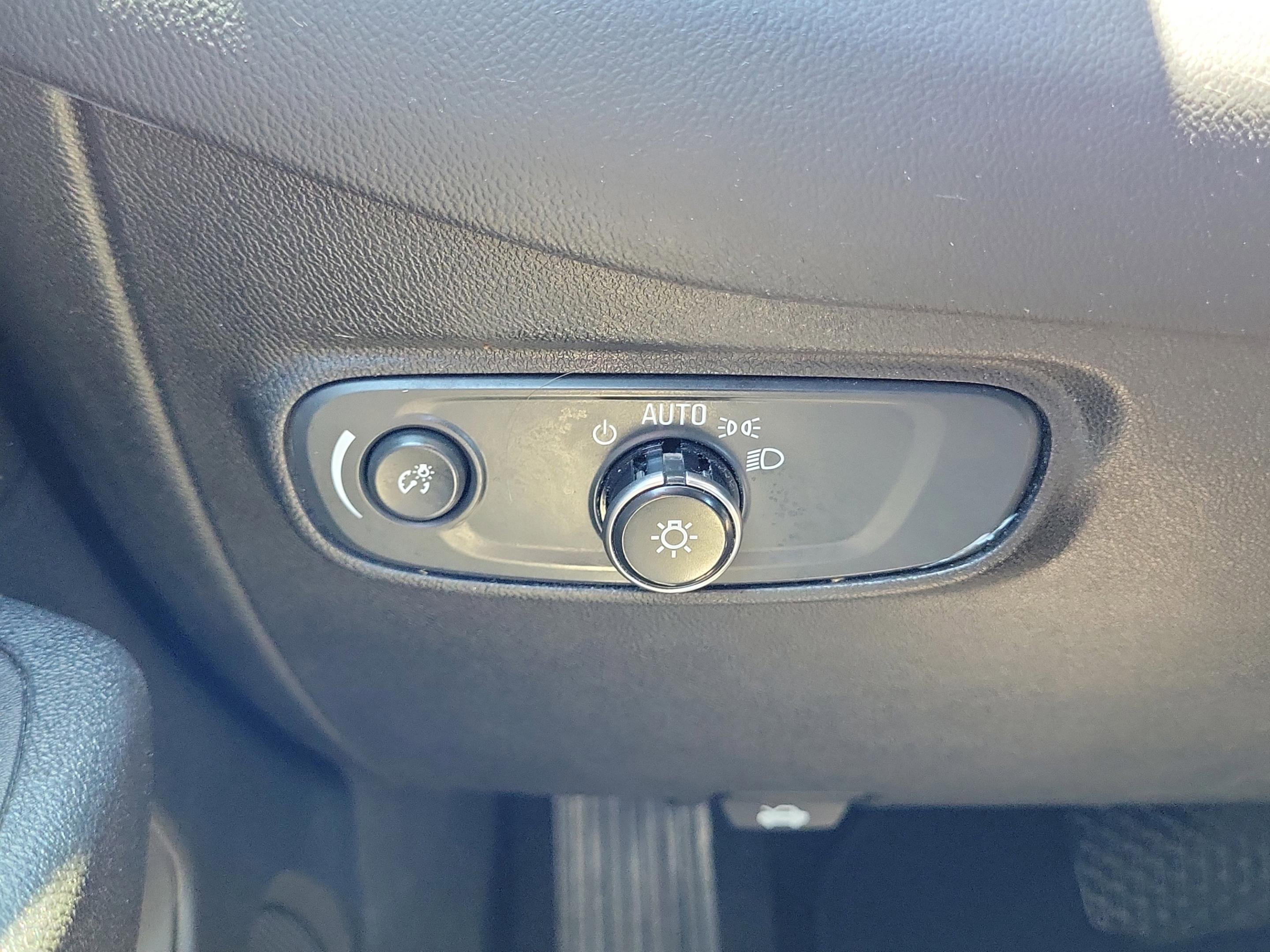 Used 2020 Chevrolet Equinox LS w/ LPO, Blackout Package FWD image 27
